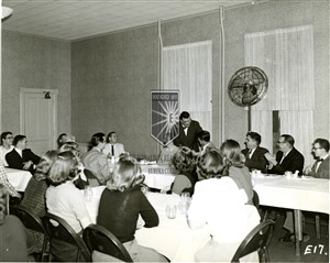 Image description is not available for 1955.103